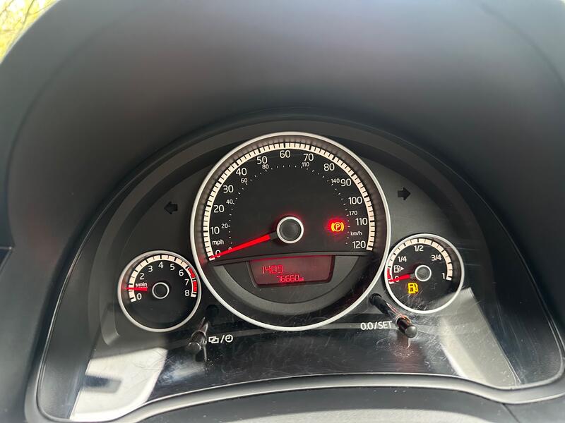 VOLKSWAGEN UP