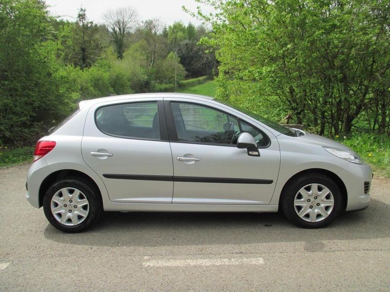 PEUGEOT 207